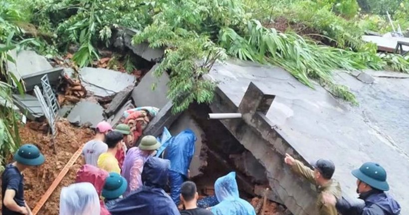 Kinh hoàng sạt lở đất ở Hòa Bình làm 4 người cùng gia đình thiệt mạng, 1 người bị thương