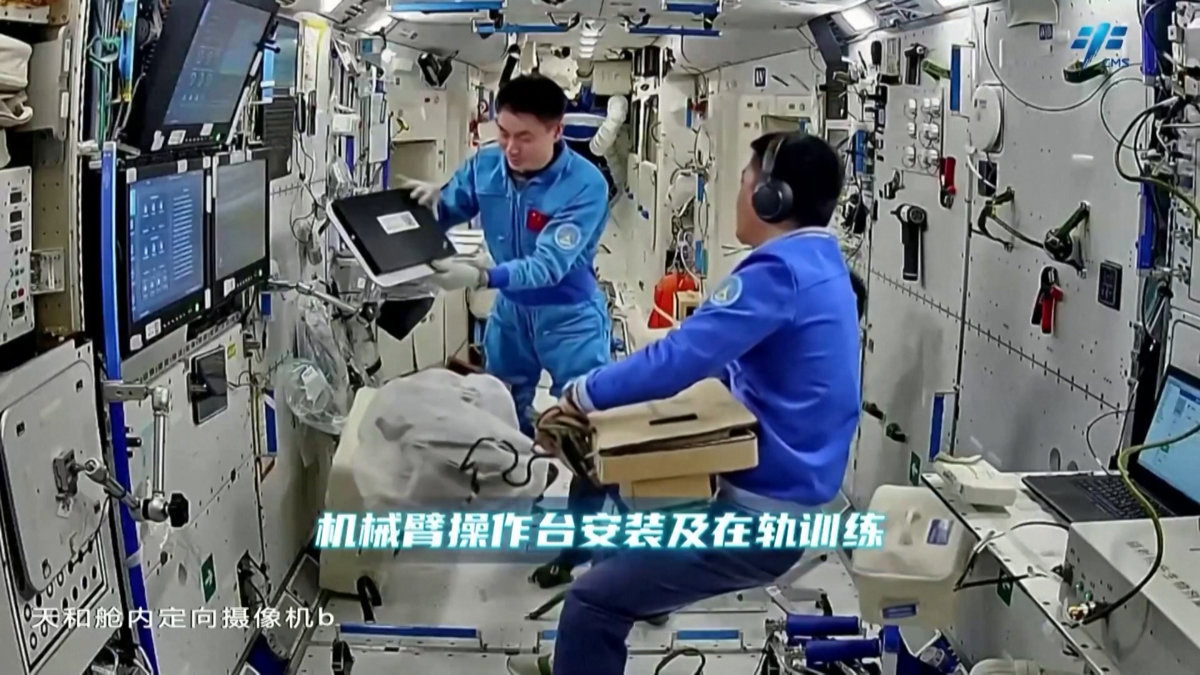 Phi hành gia Trung Quốc chuẩn bị cho chuyến bộ hành không gian thứ 2