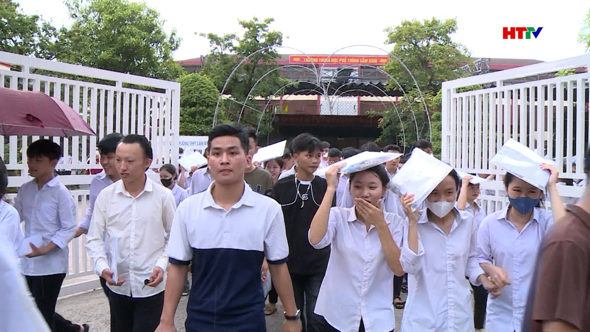 Hơn 17 nghìn thí sinh Hà Tĩnh hoàn thành ngày thi đầu tiên kỳ thi tốt nghiệp THPT