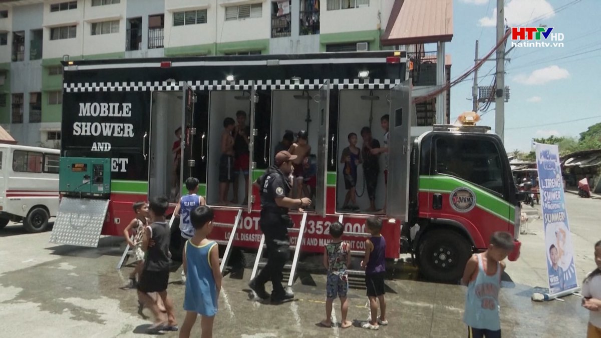 Nhà tắm di động giúp chống nóng tại Philippines