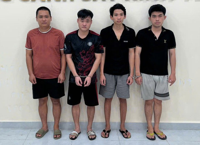 Đường dây làm giả nước giặt 'hàng ngoại' bị bắt