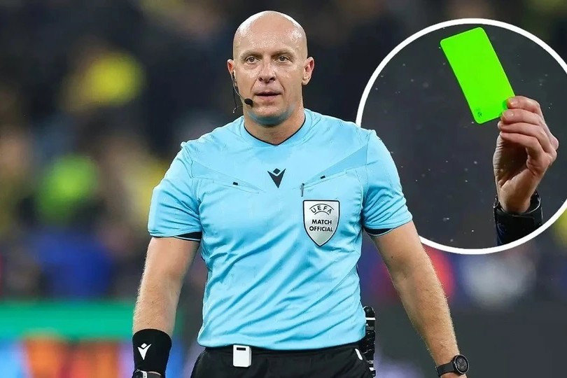 Thẻ xanh lần đầu được sử dụng trong bóng đá