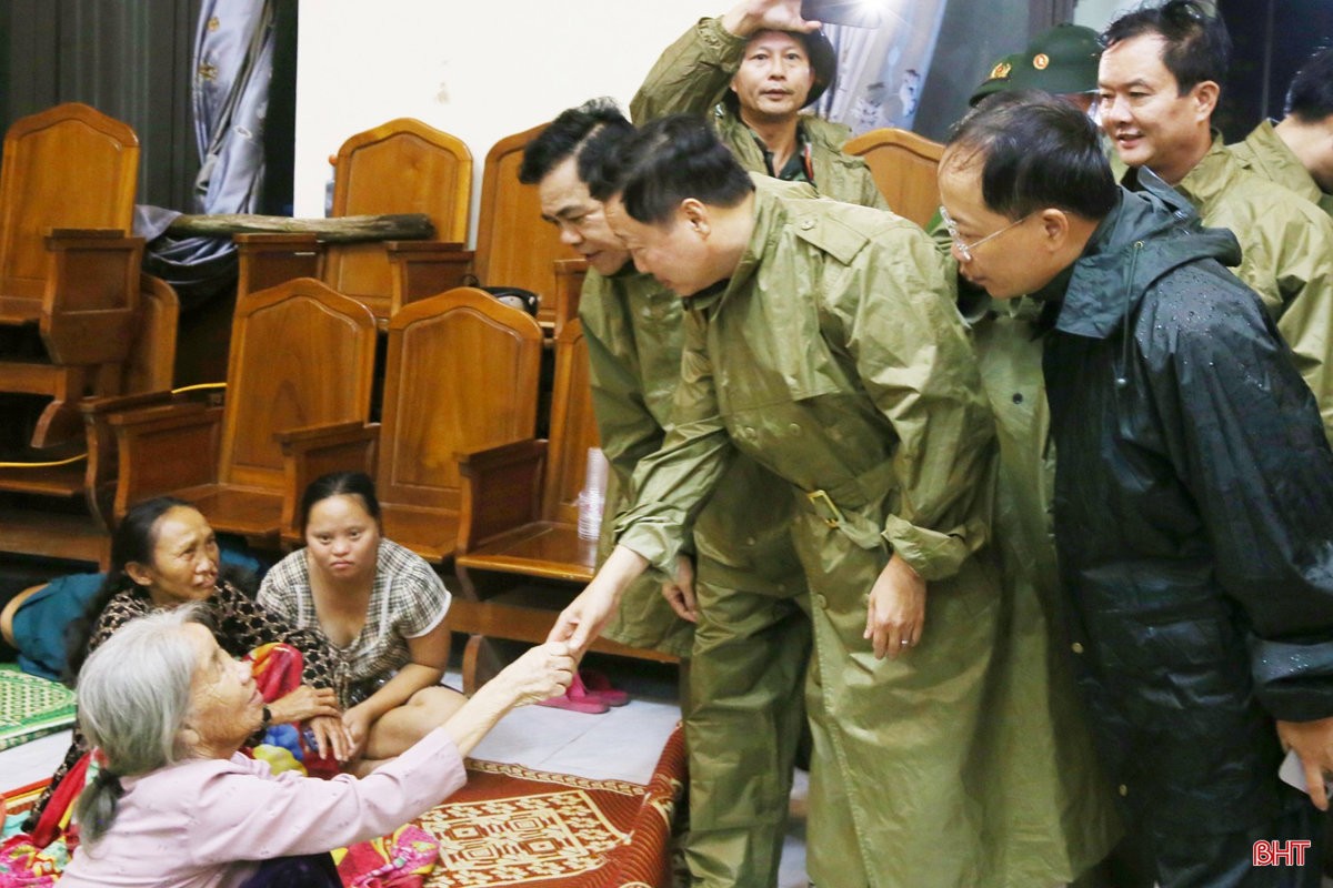 Phó Thủ tướng Trần Hồng Hà: Đảm bảo an toàn tính mạng cho người dân là trên hết