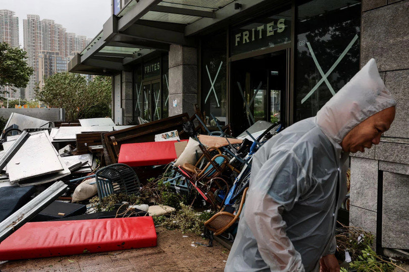 Cảnh tan hoang ở thành phố Trung Quốc sau bão Ragasa