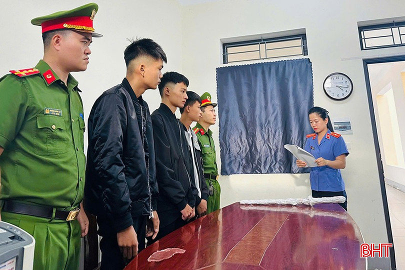 Dùng kiếm chém người, đối mặt cùng lúc hai tội danh