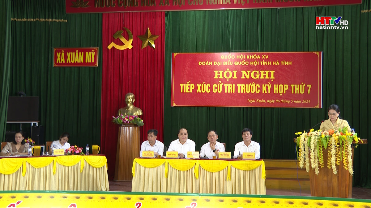 Đại biểu Quốc hội tiếp xúc với cử tri huyện Nghi Xuân