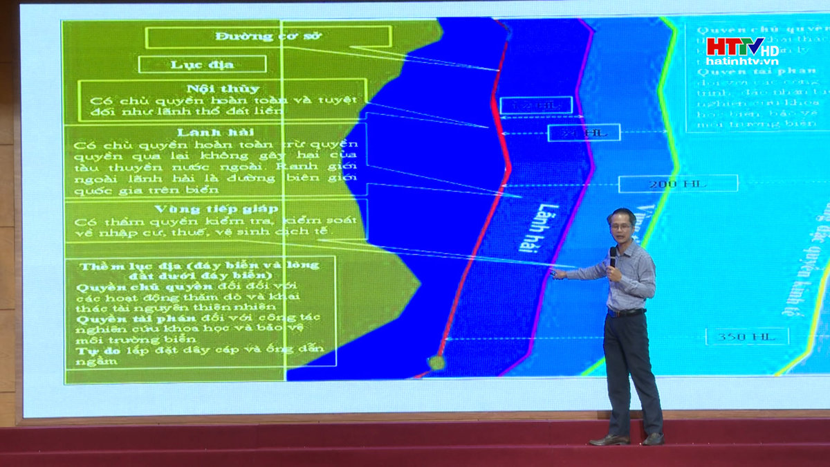 Hội nghị báo cáo viên Tỉnh ủy tháng 8