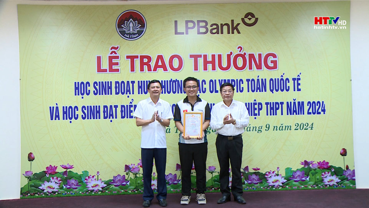 Lễ trao thưởng học sinh đoạt Huy chương Bạc Toán Quốc tế