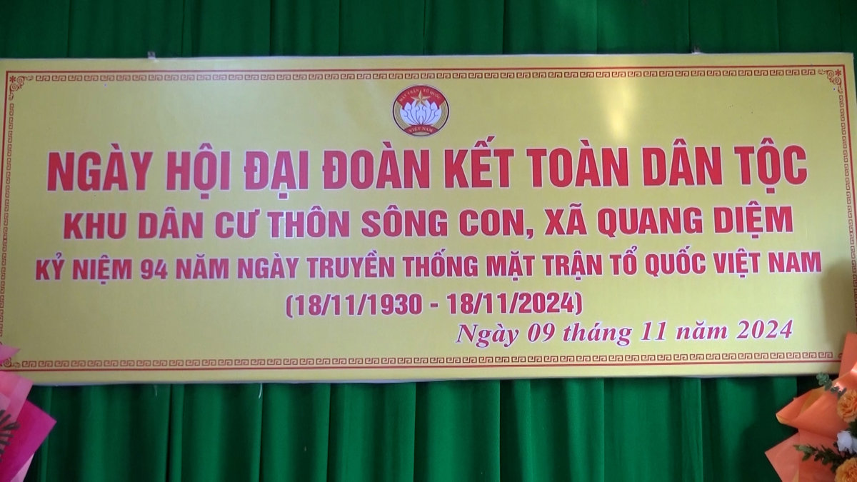 Chủ tịch UBMTTQ tỉnh dự Ngày hội Đại đoàn kết toàn dân tộc thôn Sông Con xã Quang Diệm