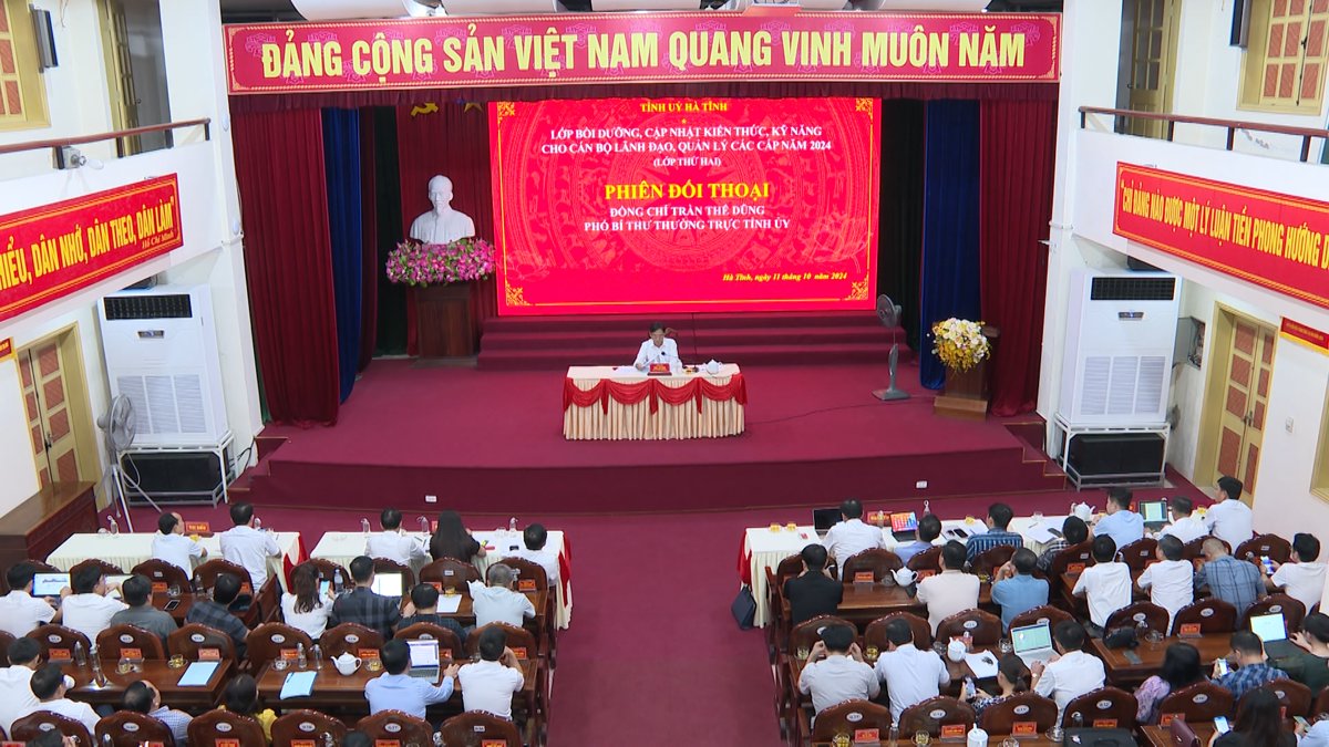 Đồng chí Trần Thế Dũng, Phó Bí thư Thường trực Tỉnh uỷ đối thoại cán bộ quản lý