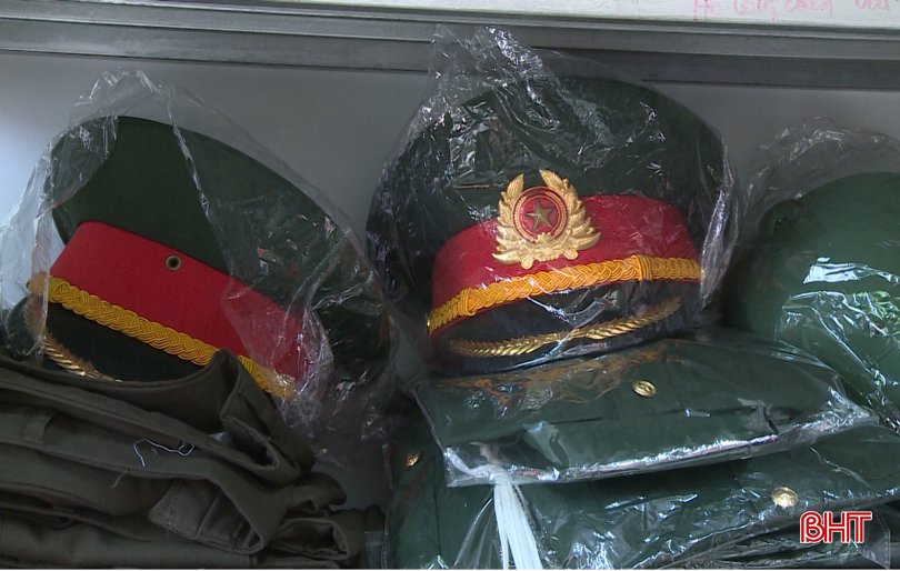 Kinh doanh quân trang là kinh doanh hàng cấm!