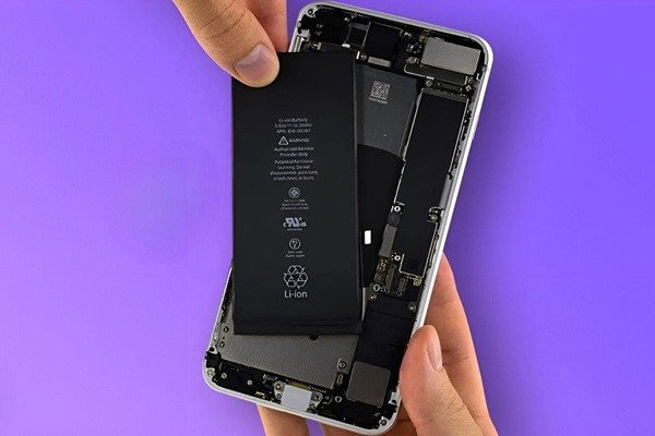 Có nên mua iPhone thay pin?
