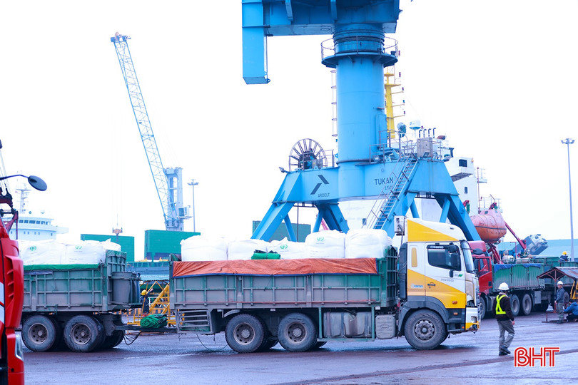 Giữ nhịp sản xuất ở khu kinh tế trọng điểm