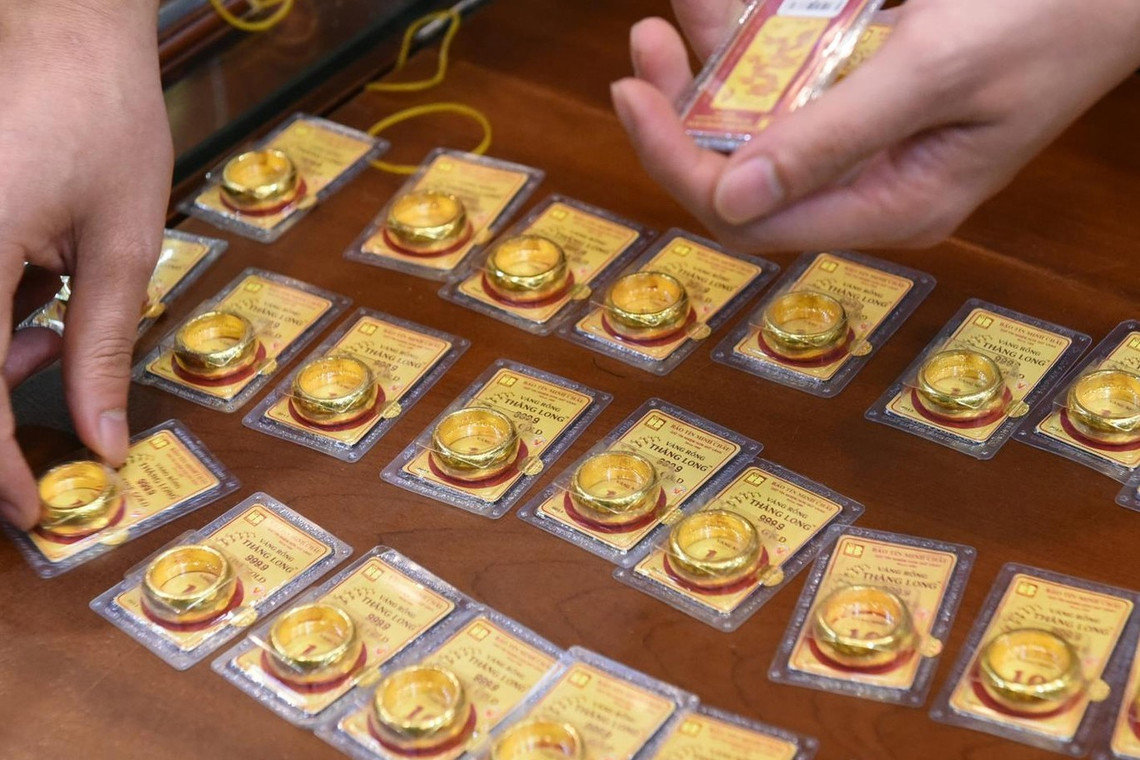 Nam sinh bán 30 cây vàng của bố mẹ, chuyển tiền cho công an giả