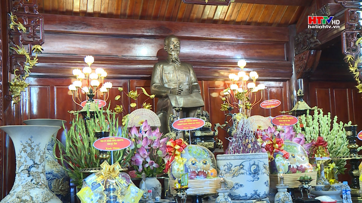 Lãnh đạo tỉnh Hà Tĩnh dâng hương kỷ niệm 77 năm ngày thương binh, liệt sỹ