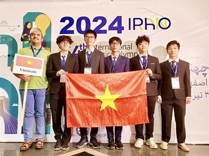 Đoàn Việt Nam giành 5 huy chương tại Olympic Vật lý quốc tế 2024