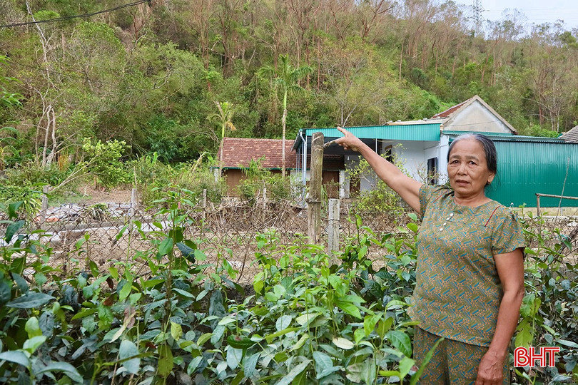 Rú Chùa xuất hiện vết nứt lớn sau bão số 10