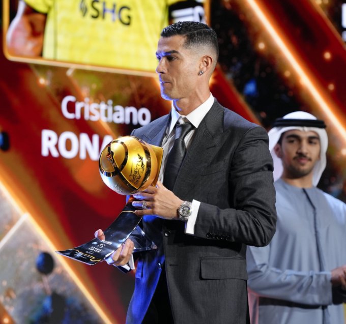Ronaldo đoạt giải Cầu thủ hay nhất Trung Đông 2025