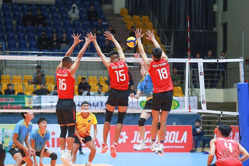 Tứ kết Giải Bóng chuyền hạng A: Hà Tĩnh gặp Quân khu 3 vào tối nay