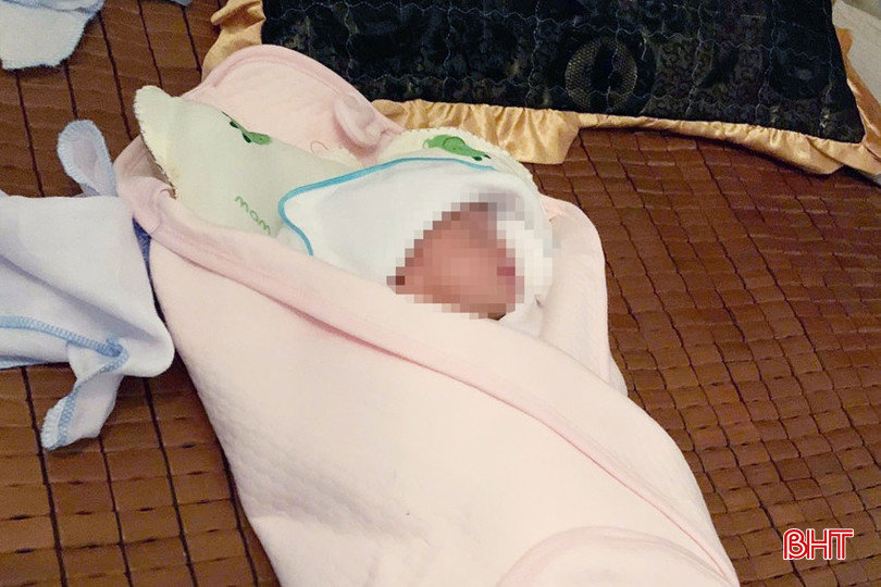 Tìm thân nhân cho bé sơ sinh bị bỏ lại bên cổng nhà dân