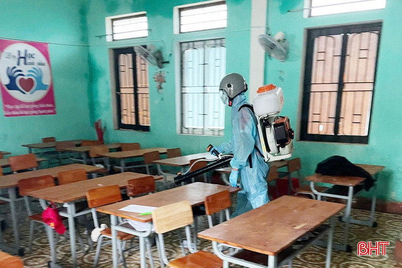 Khẩn trường tiêu độc, khử trùng môi trường sau mưa lũ