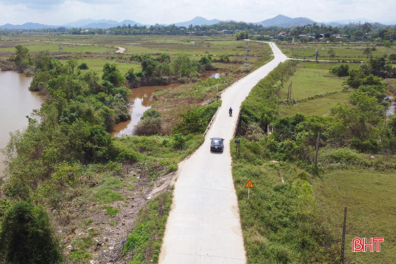 Cầu xuống cấp oằn mình gánh hàng trăm lượt xe quá tải mỗi ngày