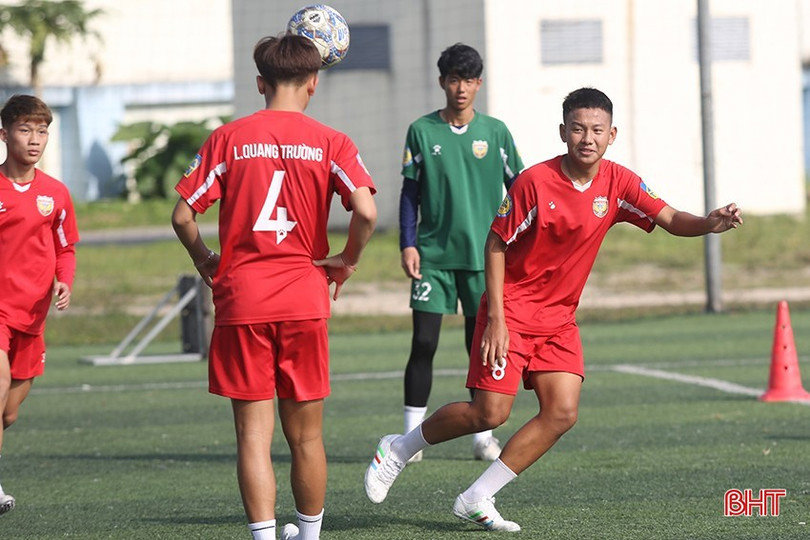 Đội trẻ Hồng Lĩnh Hà Tĩnh lên đường dự Giải Bóng đá hạng ba Quốc gia