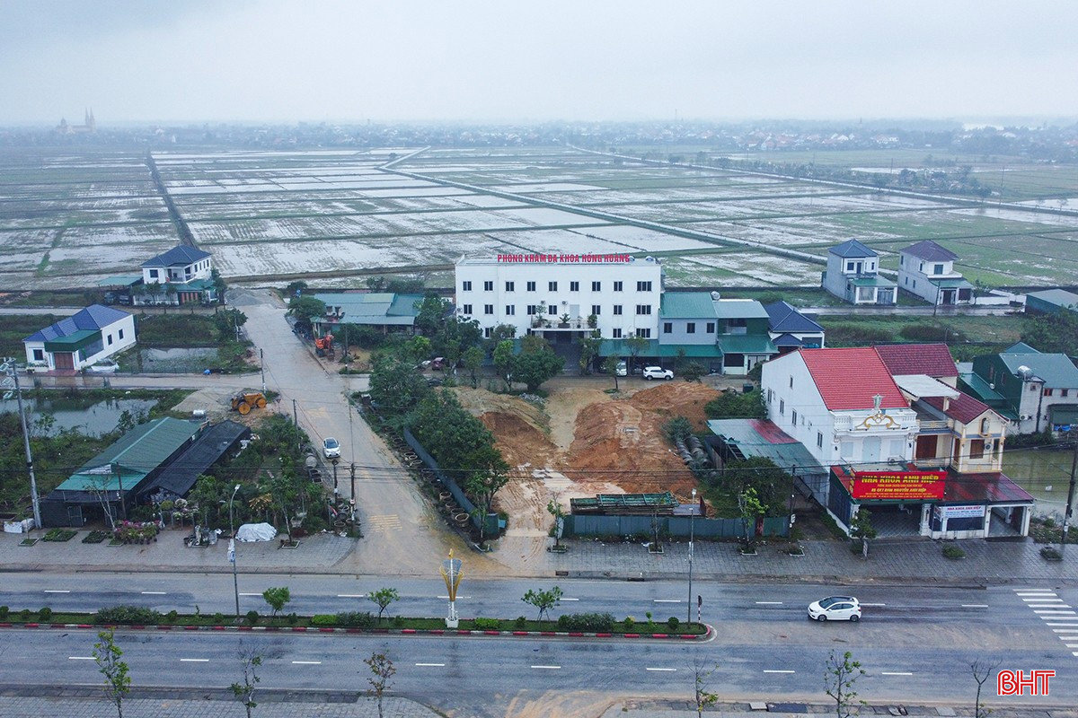 Quá thời hạn di dời, bãi tập kết đất vẫn "án ngữ" trong khu dân cư