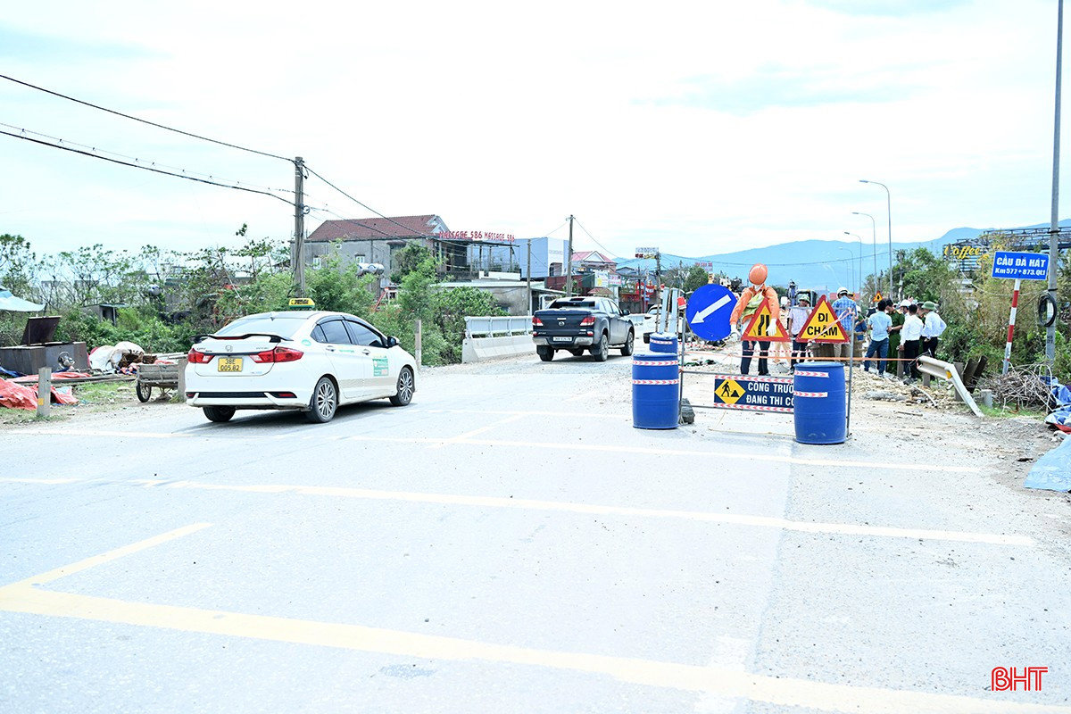 Giao thông ùn tắc khi thi công sửa chữa cầu trên quốc lộ 1