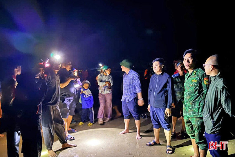 Tìm thấy thi thể người cha mất tích khi đánh ghẹ trên biển