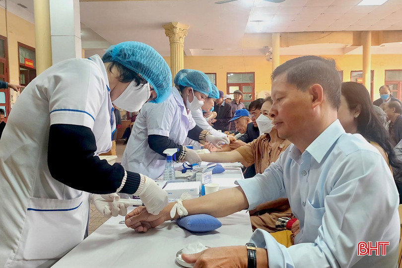 Hà Tĩnh tổ chức đợt khám sức khỏe định kỳ cho gần 1.200 cán bộ