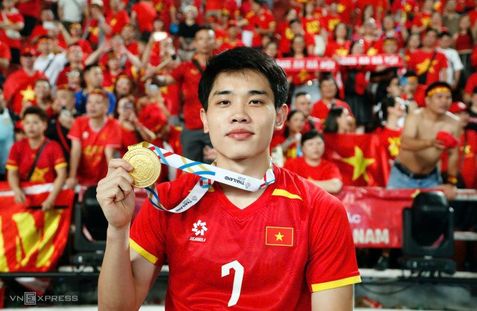 Đình Bắc, Trung Kiên tranh giải Quả Bóng Vàng Việt Nam