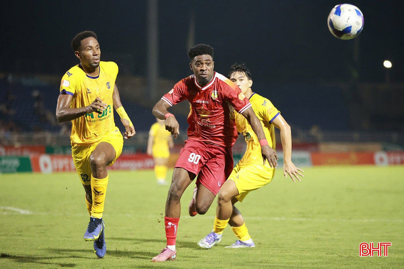 Quãng trầm của 2 đội bóng đôi bờ sông Lam