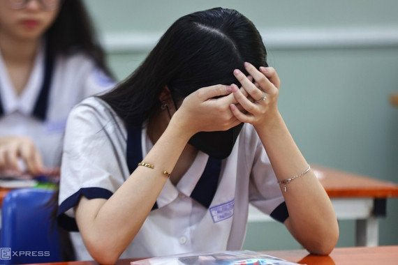 Học sinh xúc phạm giáo viên, bạn bè có thể bị cách ly khỏi môi trường học