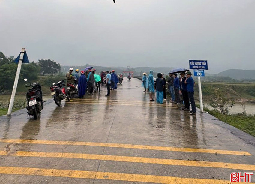 Tìm kiếm nam thanh niên nghi nhảy cầu tự tử