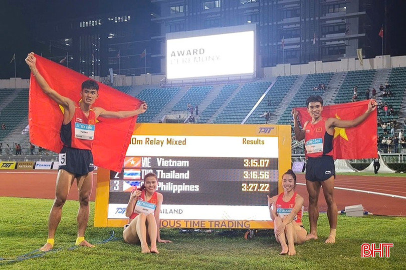 Phá kỷ lục SEA Games, 2 VĐV điền kinh Hà Tĩnh cùng đồng đội nhận thưởng nóng
