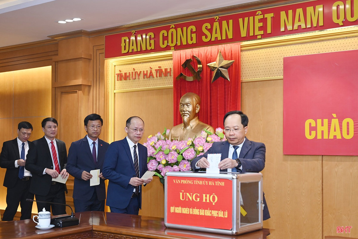 Các đơn vị, địa phương Hà Tĩnh quyên góp ủng hộ đồng bào bị thiệt hại do thiên tai