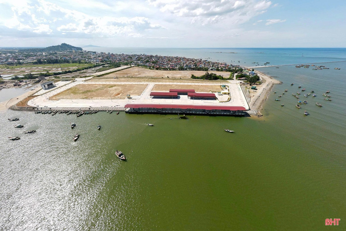 Ngư dân phấn khởi khi cảng cá hiện đại bậc nhất miền Trung đi vào hoạt động