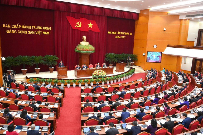 Biểu quyết giới thiệu nhân sự Ban Chấp hành Trung ương khóa mới