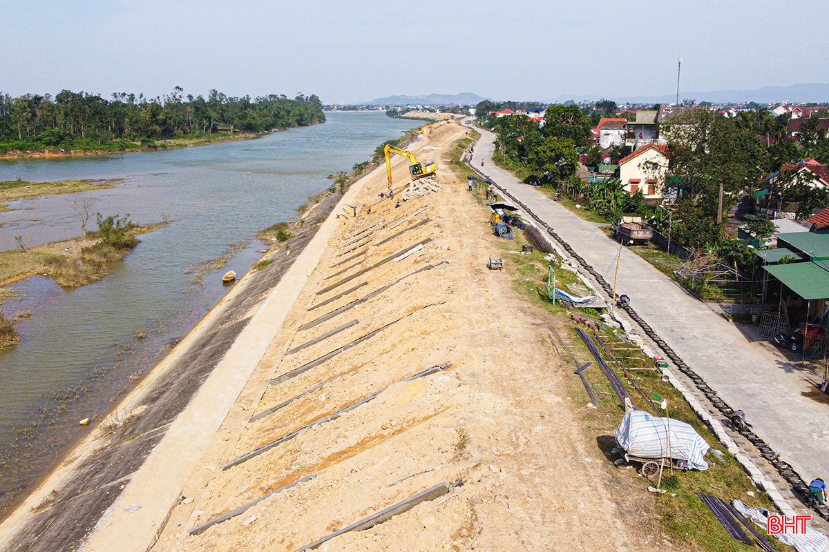 Tốc lực duy tu, bảo dưỡng các điểm xung yếu trên tuyến đê La Giang