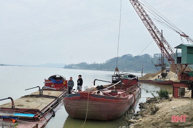 Phát hiện thi thể người đàn ông trôi dạt vào bờ sông Lam