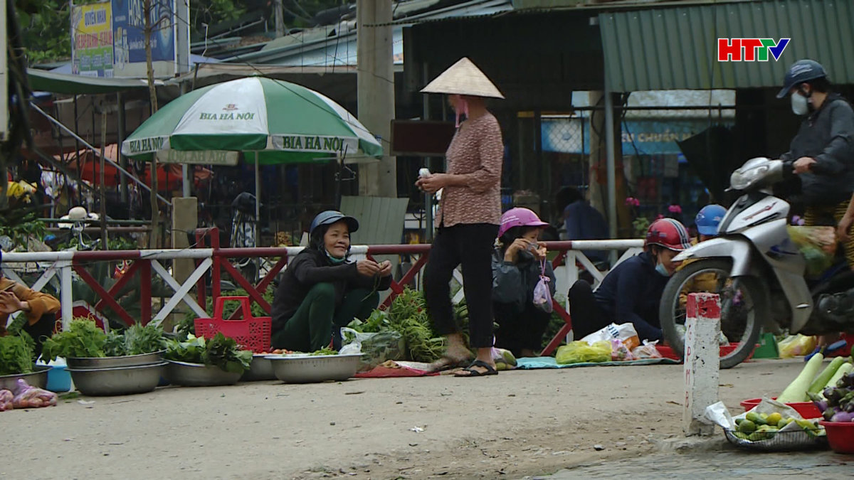 Thị trấn Hương Khê: Họp chợ nơi biển cấm