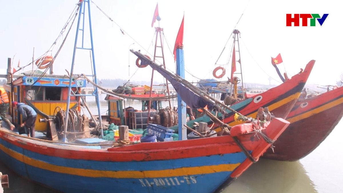 Bắt quả tang 3 tàu khai thác hải sản trái phép trên vùng biển Nghi Xuân
