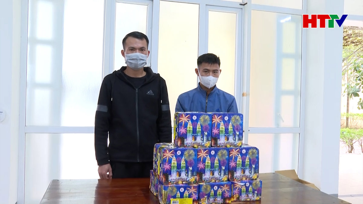 Công an Thạch Hà bắt 2 đối tượng, thu giữ 14 hộp pháo