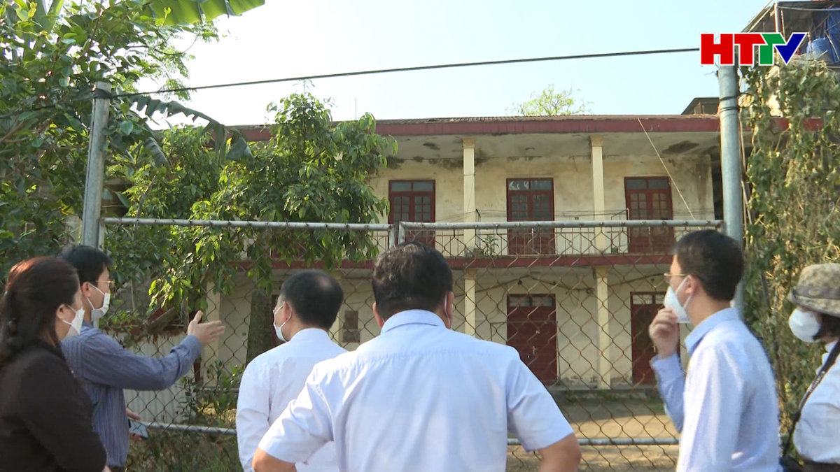 Trụ sở cũ bỏ hoang - lãng phí những lô đất vàng