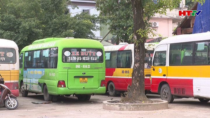 Vận tải hành khách bằng xe buýt tiếp tục gặp khó khăn