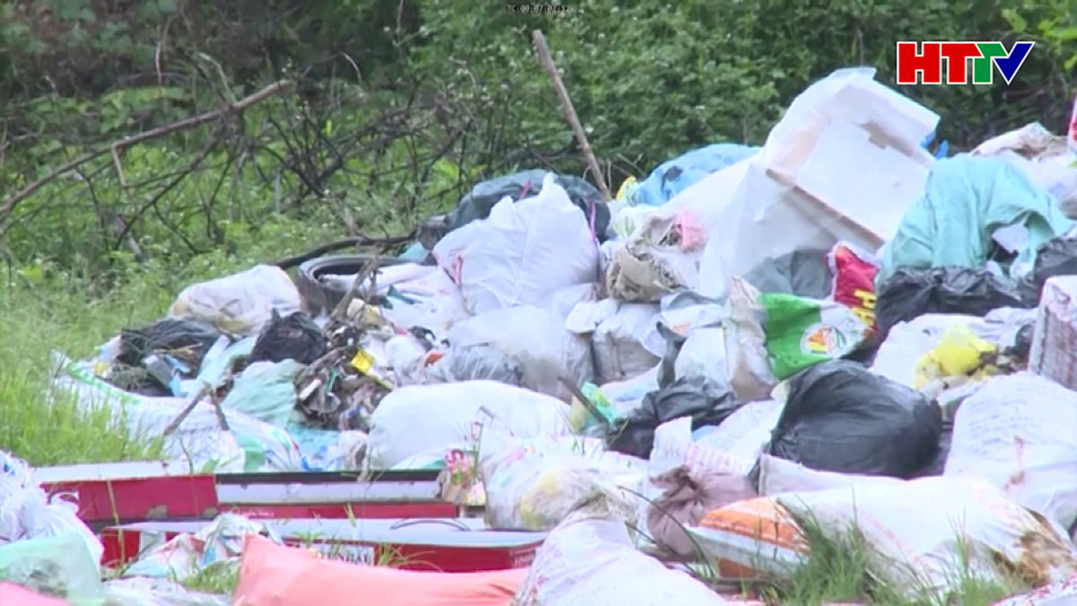 Nhà máy thi công chậm tiến độ, Vũ Quang ùn ứ 14 tấn rác thải/ngày