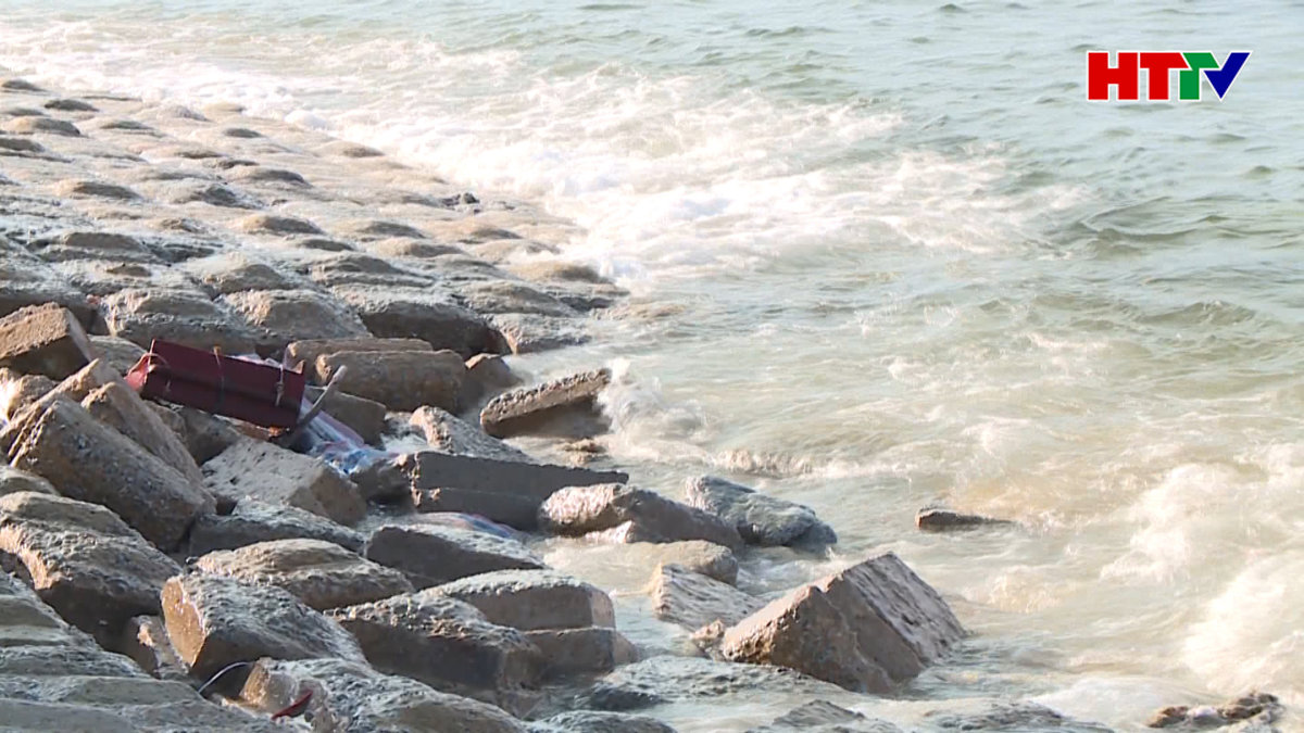 Bờ kè Cẩm Nhượng sạt lở nghiêm trọng