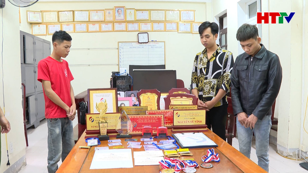 Bắt 3 đối tượng giả mạo nhân viên công ty xổ số, chiếm đoạt hơn 1,2 tỷ đồng