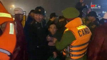 Tàu chìm trên biển, 7 thuyền viên được cứu kịp thời